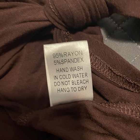 Joh apparel Kelly v-neck top chocolate brown - Picture 6 of 7